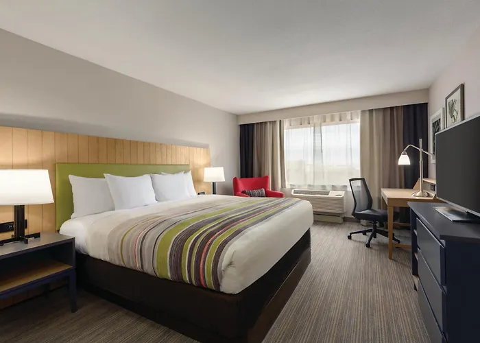 Country & By Radisson, North, Il 4*