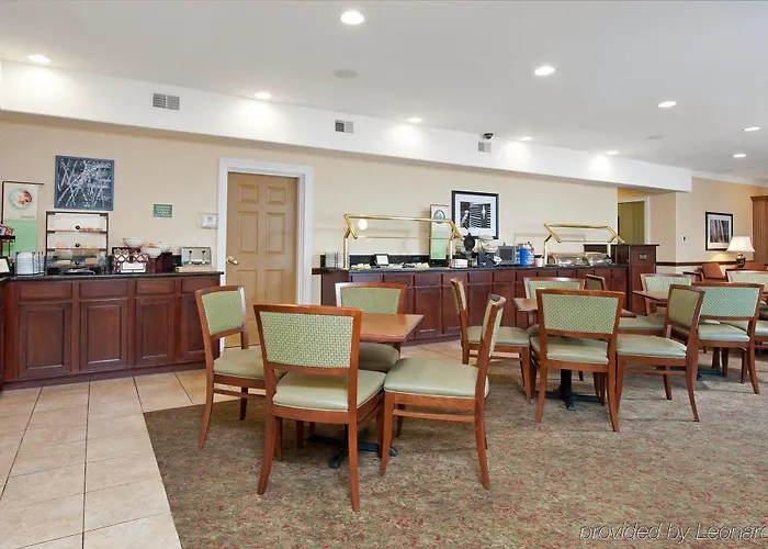 Country & By Radisson, North, Il